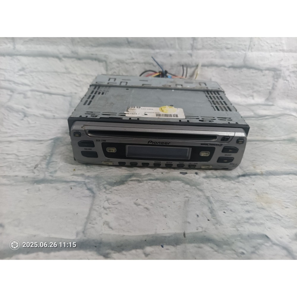 Pioneer DEH-1600 CD Player In Dash Receiver  a7